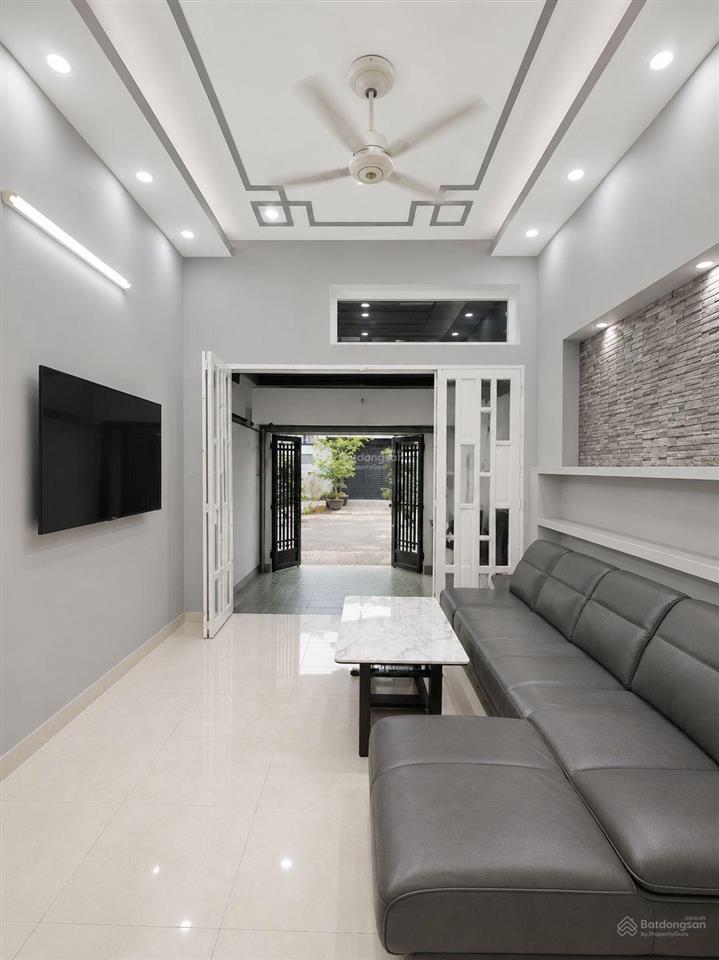 Kề thạch lam  nguyễn sơn, nhà đẹp 4 tầng, 4,5*18m, vuông vức, đường 16m có lề, 5pn khép kín