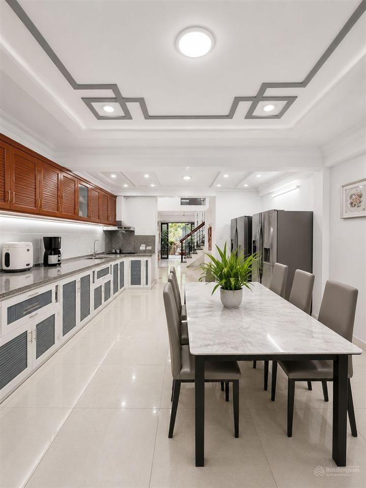 Kề thạch lam  nguyễn sơn, nhà đẹp 4 tầng, 4,5*18m, vuông vức, đường 16m có lề, 5pn khép kín