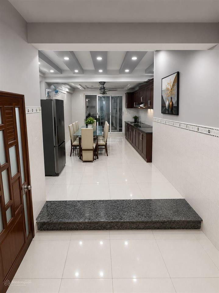 Kề thạch lam  nguyễn sơn, nhà đẹp 4 tầng, 4,5*18m, vuông vức, đường 16m có lề, 5pn khép kín