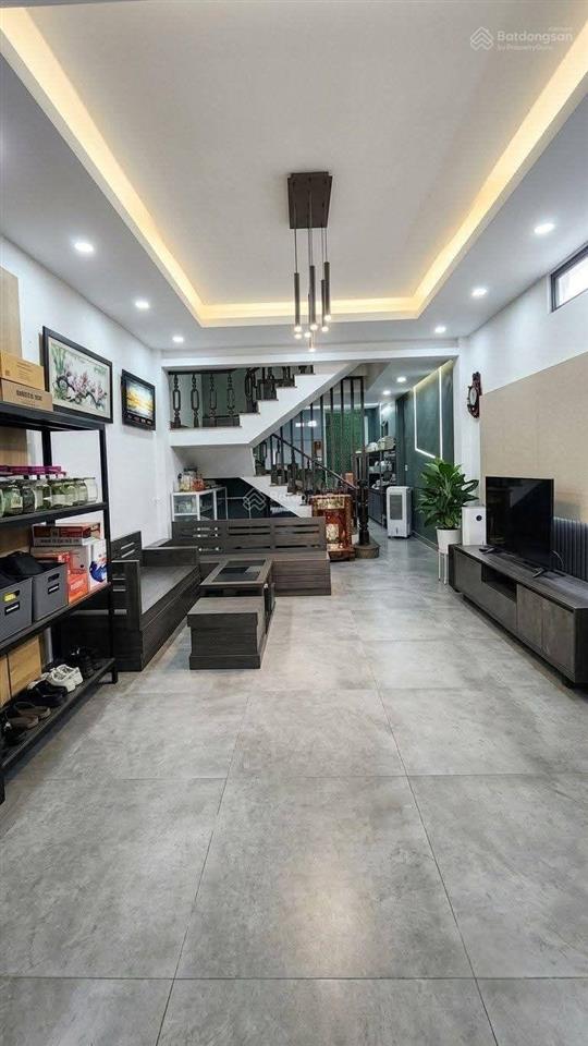 Giảm mạnh còn 8 tỷ. ô tô tránh  4 tầng btct  4*18  kề độc lập  gò dầu  5pn khép kín