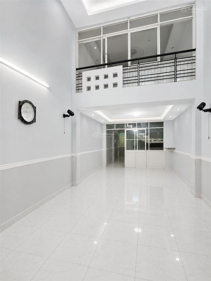 Chủ gấp bán giảm mạnh 3 tỷ còn 9,6 tỷ  mặt tiền đường 16m có lề không lg không qh không tod.