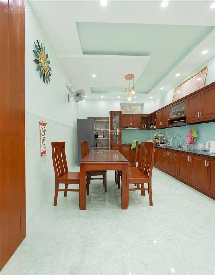 Ngã tư tân sơn nhì  sát mt, 4x20x4 tầng, xe hơi thẳng 1 trục. nhà đẹp ở ngay.