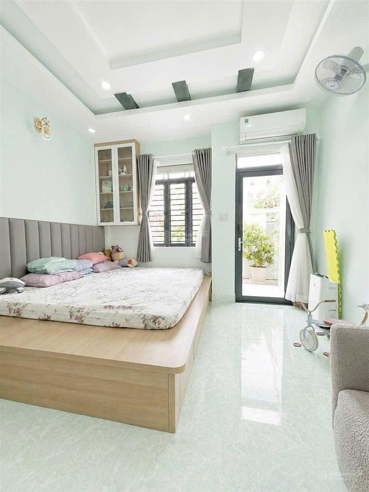 Ngã tư tân sơn nhì  sát mt, 4x20x4 tầng, xe hơi thẳng 1 trục. nhà đẹp ở ngay.