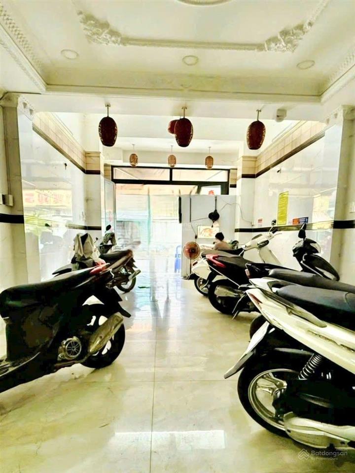 Chdv 4 tầng 11 phòng full nội thất  hđ thuê 35tr/tháng  4*18m  có hệ thống pccc sát mt ni sư