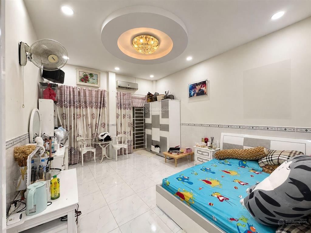 Giảm mạnh còn 7,99 tỷ, nhà 4 tầng btct, dân trí cao tầng, hẻm 12m thông