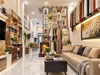 Đối diện công viên, mỗi sáng mở cửa là thấy một khoảng xanh riêng của mình. 9,9đ hơn (488)