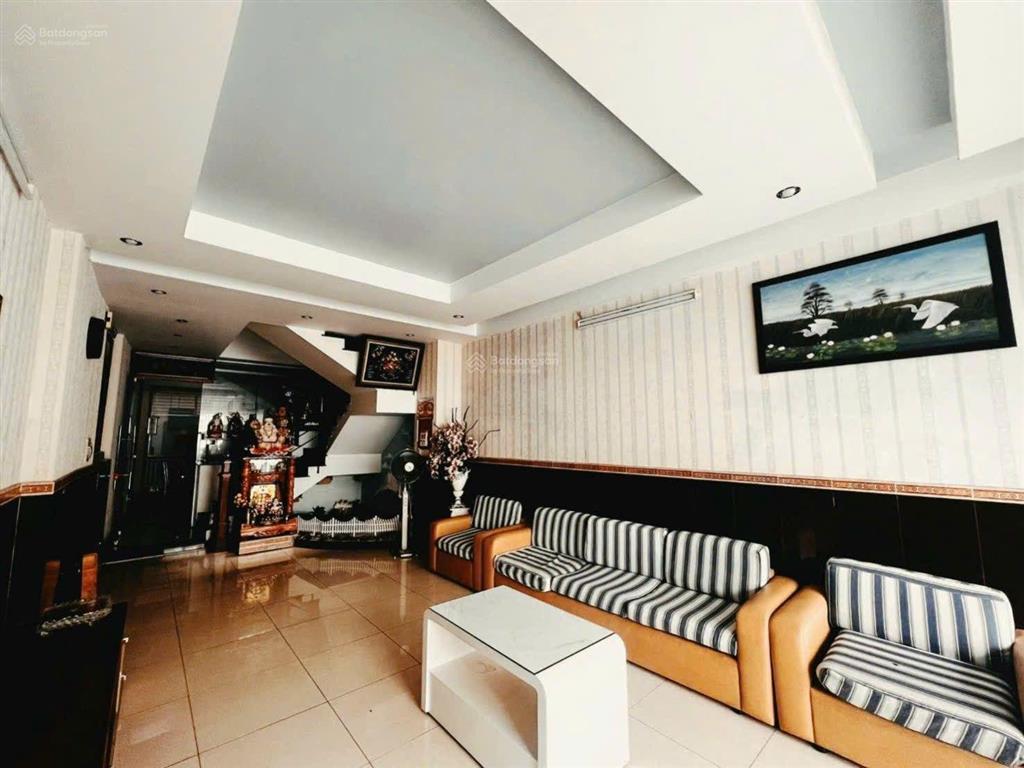 Giảm mạnh còn 8 tỷ nhà đẹp tân phú kề hòa bình, lũy bán bích