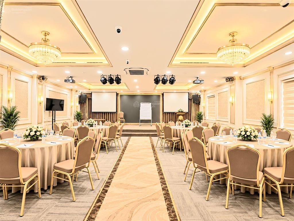 Cần bán nhanh  hạ giá 3 lần tổng giảm 14 tỷ  giá bán hơn 30 tỷ còn tl * nhà 6 lầu có hầm.