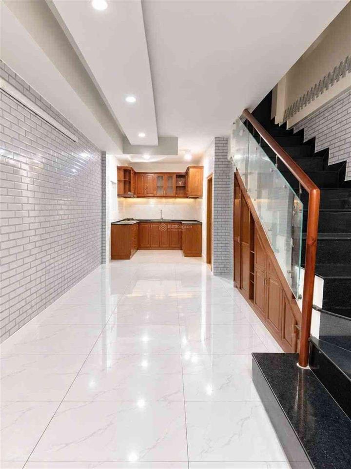 4đ hơn liệu có còn căn thứ 2 ngay trung tâm gần 40m2 đúc 3 tầng đẹp ở ngay xe hơi đỗ cửa