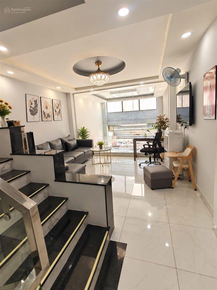 Mtkd đường nhựa 11m có lề kề đầm sen  hòa bình  4*18m 4tầng 5pn có p. thờ và sân thượng trước sau