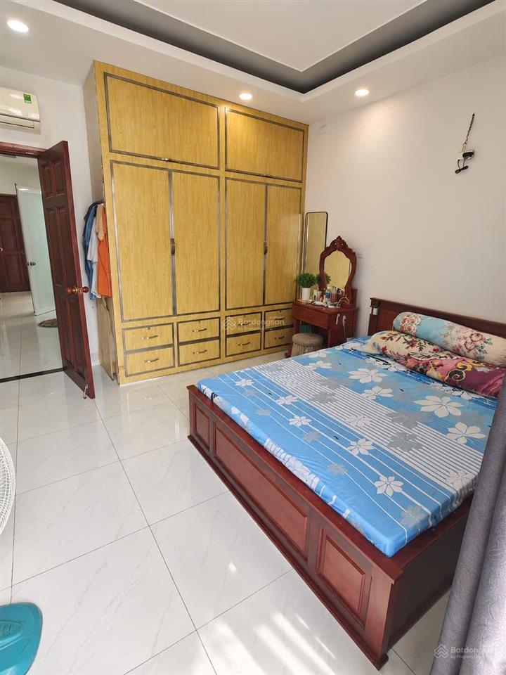 Mtkd đường nhựa 11m có lề kề đầm sen  hòa bình  4*18m 4tầng 5pn có p. thờ và sân thượng trước sau