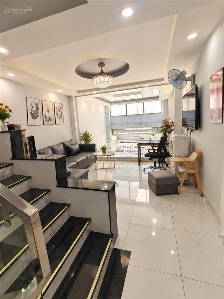 Mtkd đường nhựa 11m có lề kề đầm sen  hòa bình 4*18*4tầng 5pn  có p.thờ và sân thượng trước sau