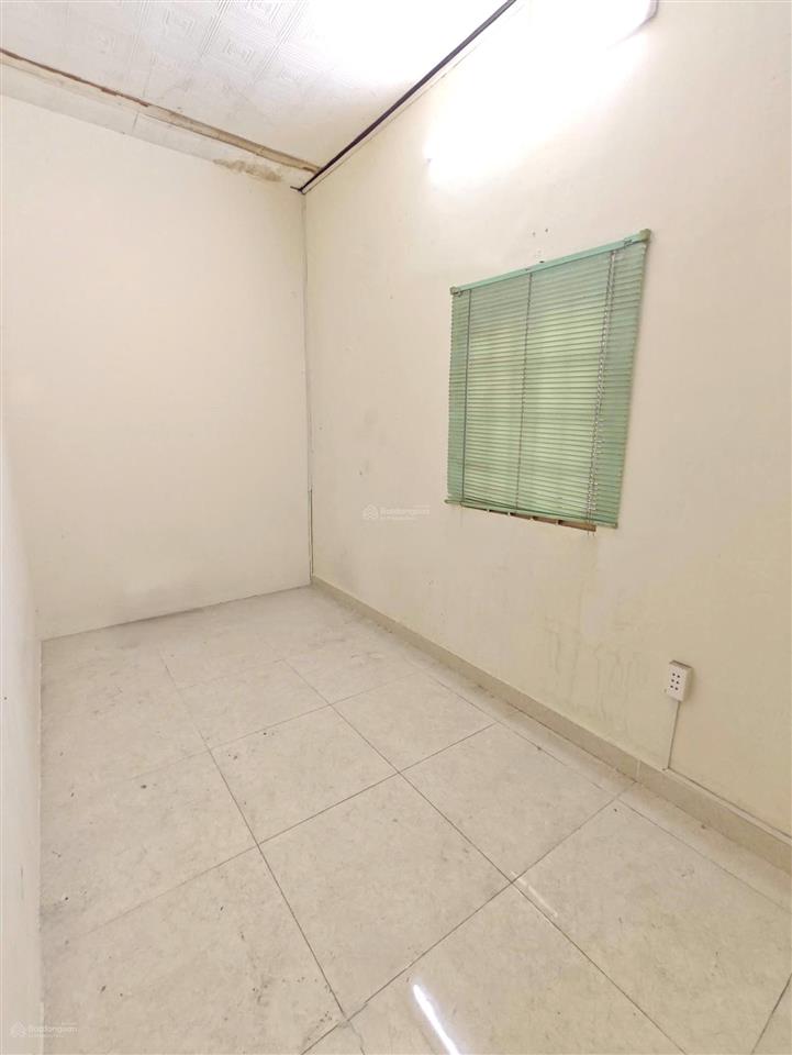 Nhà cách mạng tháng tám, quận 3, 2 tầng, 3.4x11.5m, hẻm 3 gác, nở hậu 7.5m, cửa phụ + cửa sổ hông