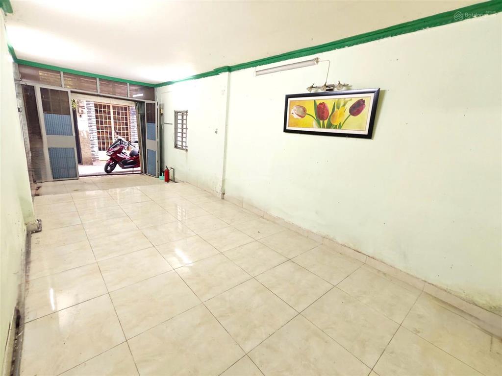 Nhà cách mạng tháng tám, quận 3, 2 tầng, 3.4x11.5m, hẻm 3 gác, nở hậu 7.5m, cửa phụ + cửa sổ hông