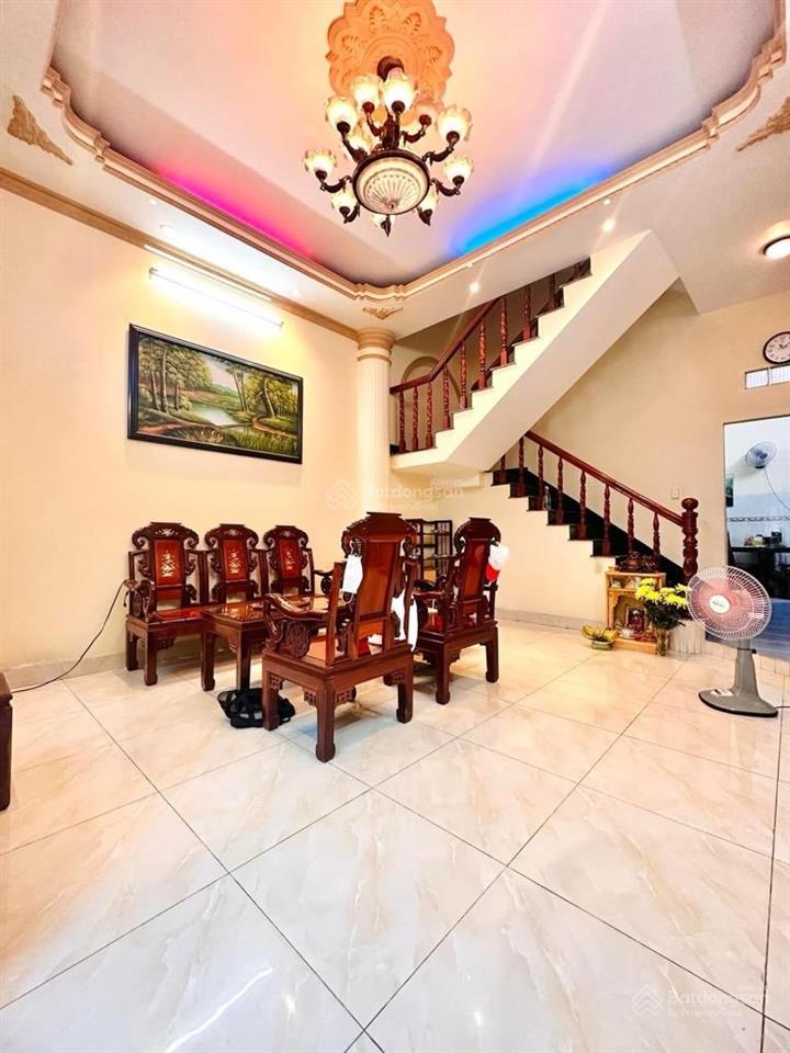 Nhà cách mạng tháng tám  sát metro  5.2 x 12m  3 tầng  4 phòng  nội thất xịn  9.x tỷ