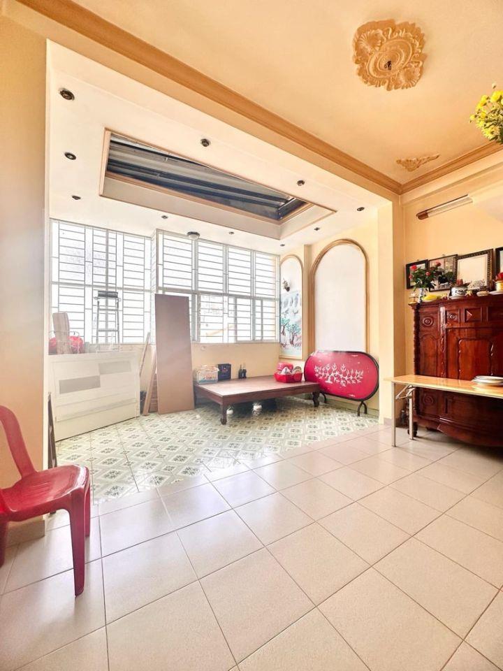 NHÀ CMT8 – GẦN METRO – 5.2x12m – 3 TẦNG – 4PN – PHÙ HỢP GIA ĐÌNH CÓ CON – 9.X TỶ