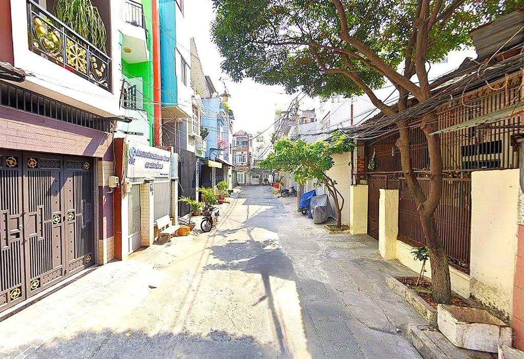 Tân bình  nhà cạnh bàu cát  105m2  gần chợ, trường  nội thất đẹp  cách mt 5m  8.x tỷ