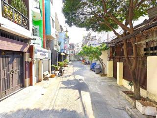 Tân bình  nhà cạnh bàu cát  105m2  gần chợ, trường  nội thất đẹp  cách mt 5m  8. x tỷ