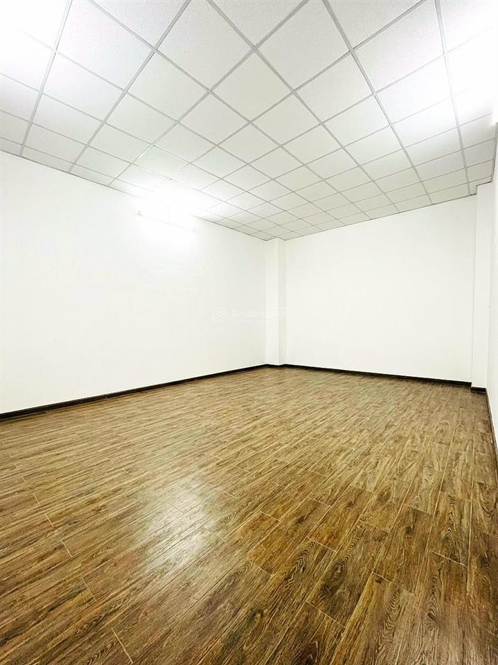 Tân bình  nhà cạnh bàu cát  105m2  gần chợ, trường  nội thất đẹp  cách mt 5m  8.x tỷ