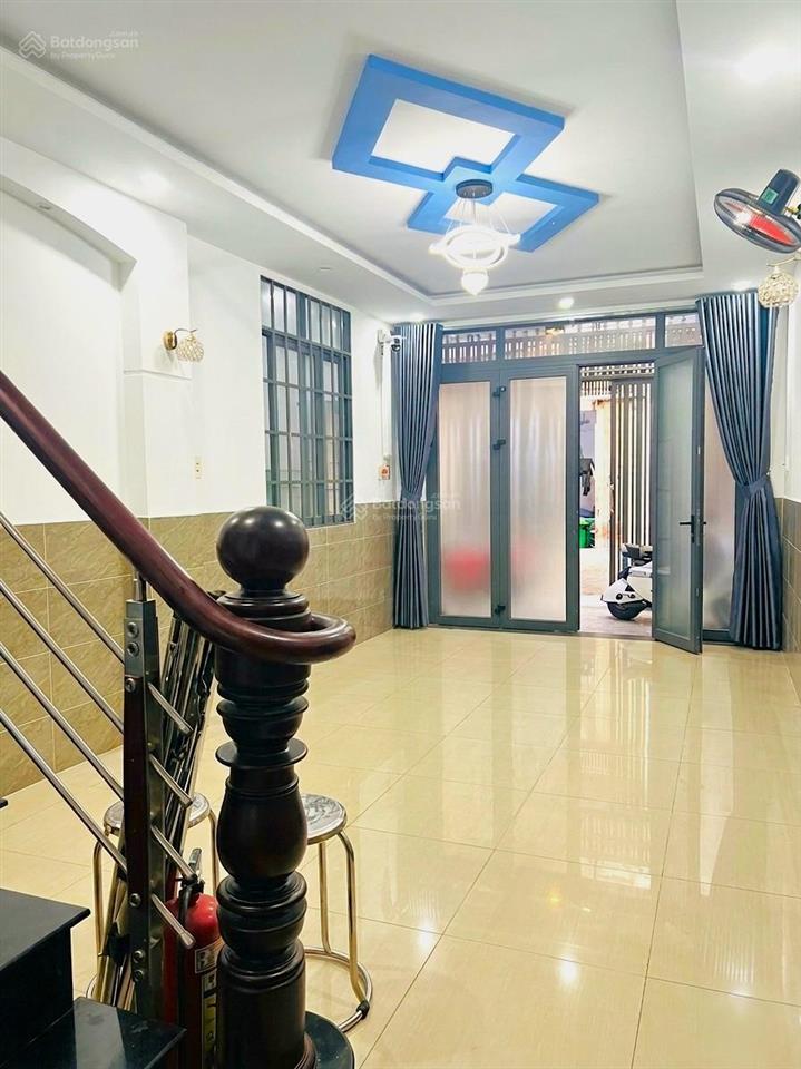 Tân bình  nhà cạnh bàu cát  105m2  gần chợ, trường  nội thất đẹp  cách mt 5m  8.x tỷ