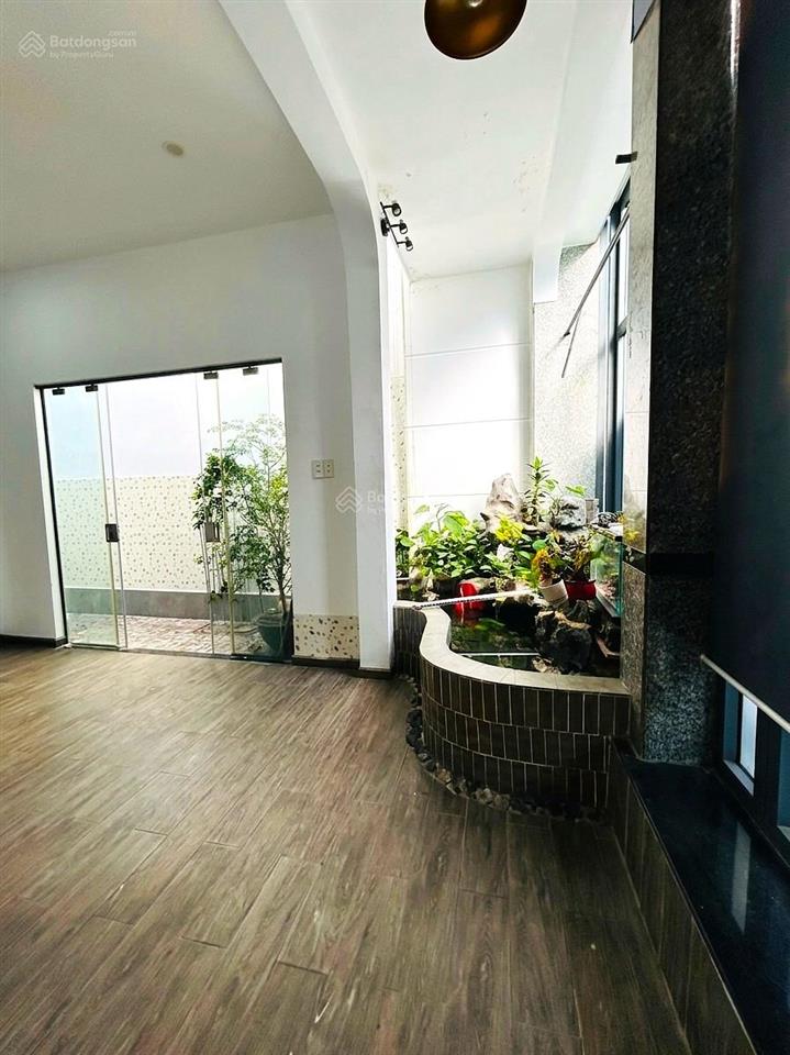 Tân bình  nhà cạnh bàu cát  105m2  gần chợ, trường  nội thất đẹp  cách mt 5m  8.x tỷ