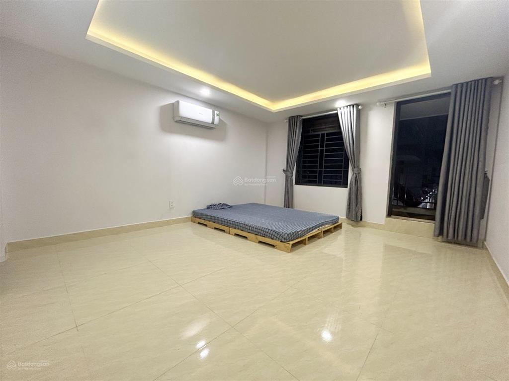 Phòng ban công 40m phan đăng lưu phường 1 phú nhuận hướng đi quận 1 chỉ 5 phút