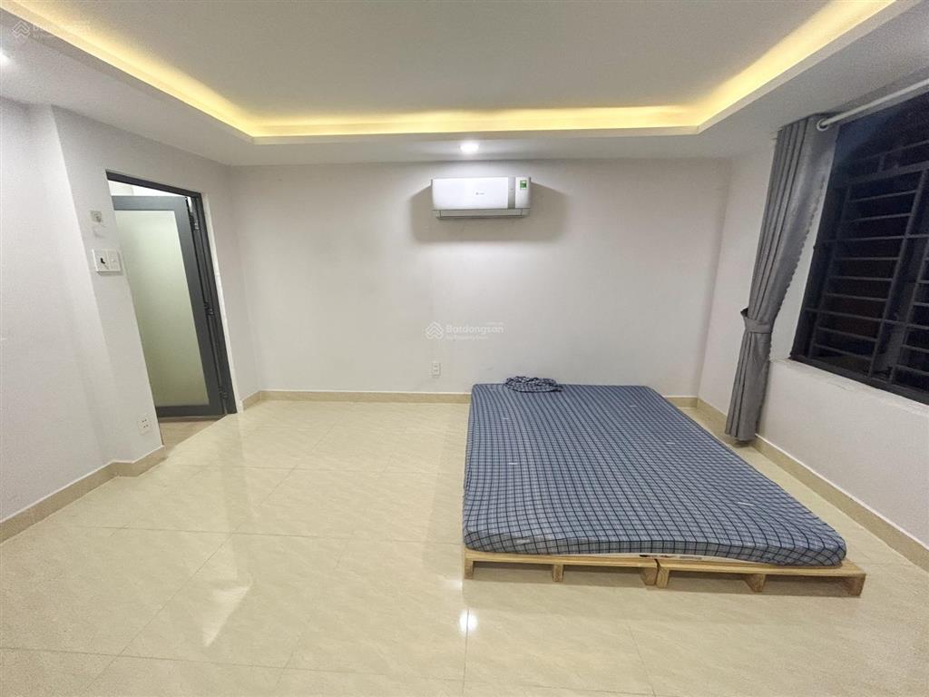 Phòng ban công 40m phan đăng lưu phường 1 phú nhuận hướng đi quận 1 chỉ 5 phút