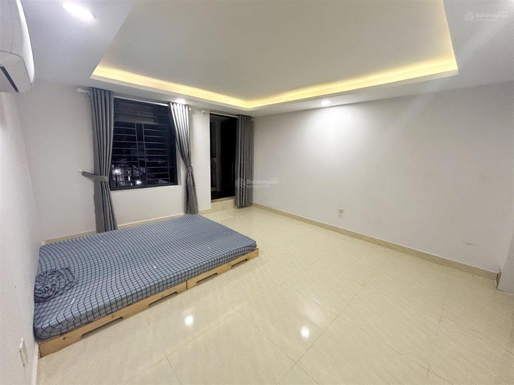 Phòng ban công 40m phan đăng lưu phường 1 phú nhuận hướng đi quận 1 chỉ 5 phút