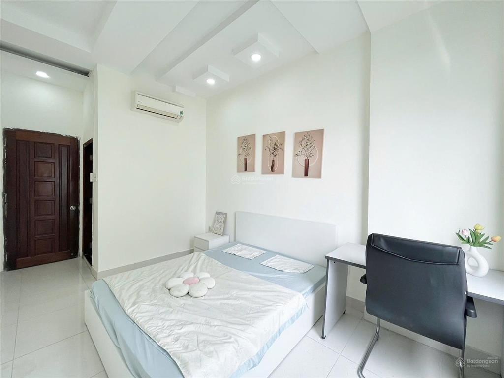 Phòng full nội thất ban công 45m khu sân bay tân sơn nhất.