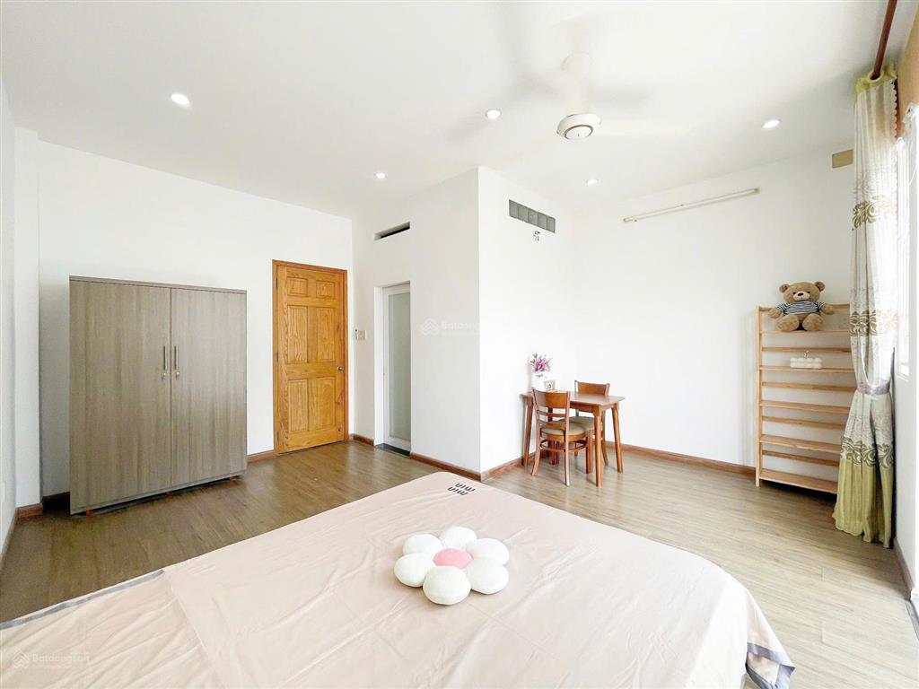 Ban công full nội thất 45m2 cộng hòa, ngay etown. thang máy