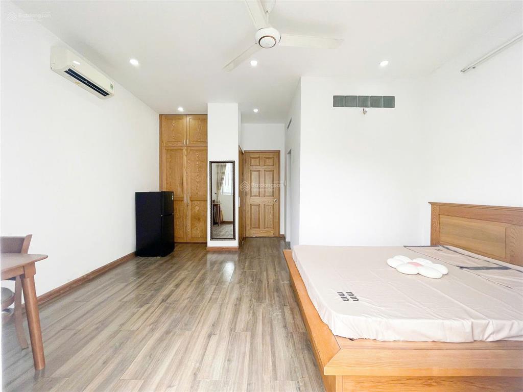 Ban công full nội thất 45m2 cộng hòa, ngay etown. thang máy