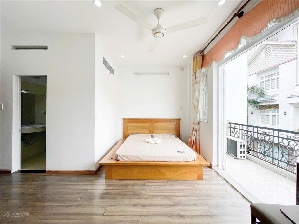 Ban công full nội thất 45m2 cộng hòa, ngay etown. thang máy