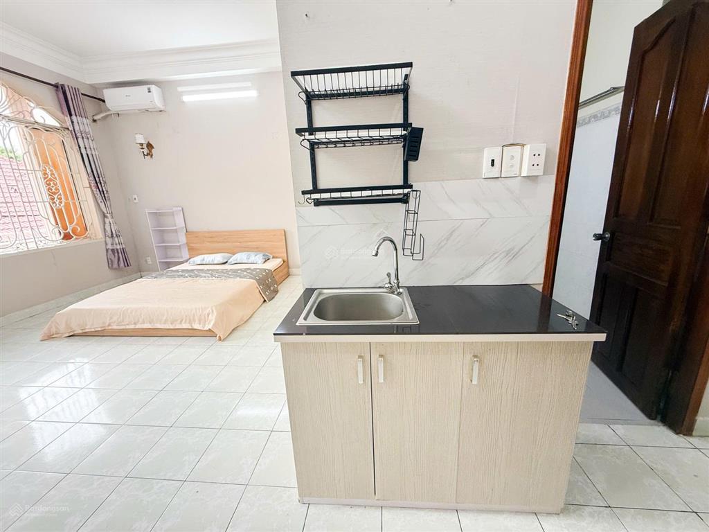 Phòng ban công 45m nắng sáng 18 lam sơn gần sân bay tân sơn nhất