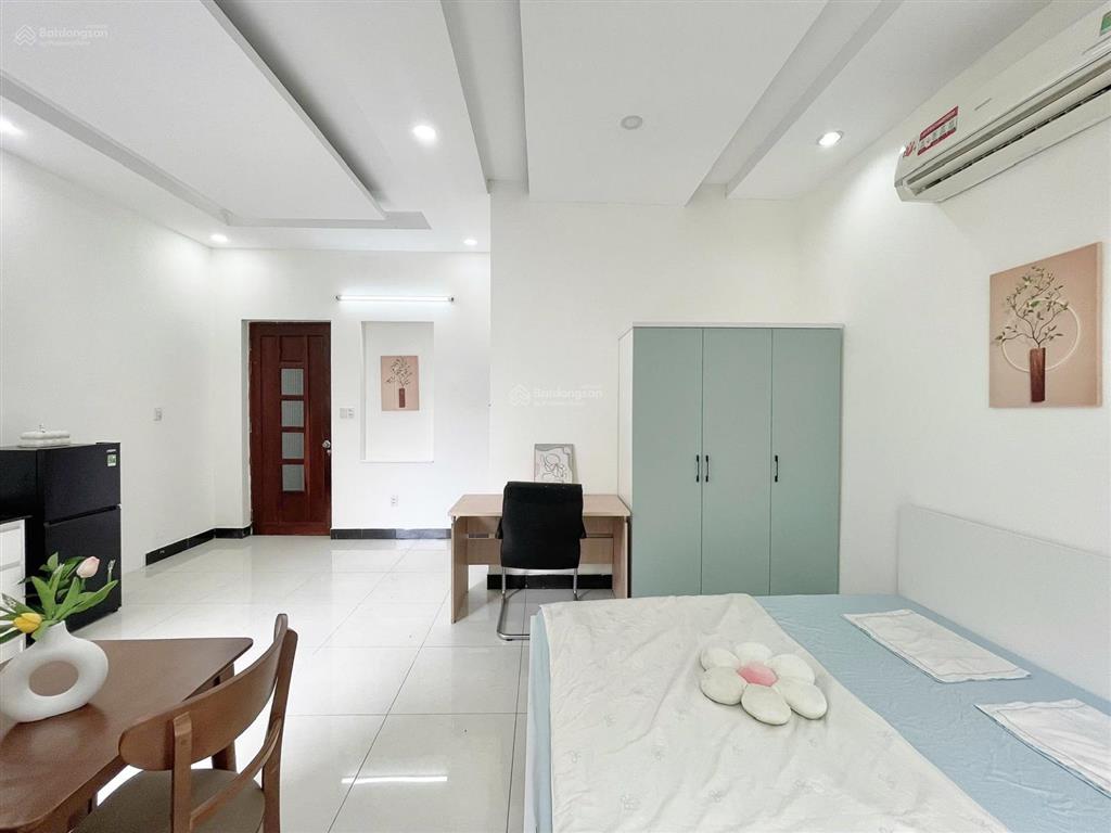 Phòng ban công 45m phổ quang full nội thất giáp phú nhuận.