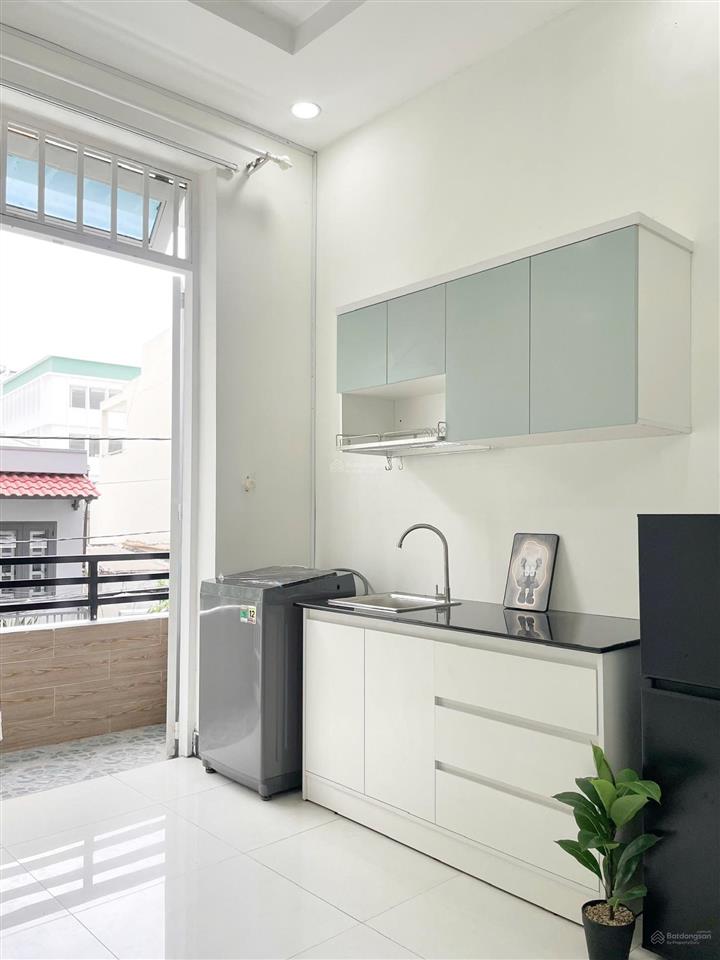 Phòng ban công 45m phổ quang full nội thất giáp phú nhuận.