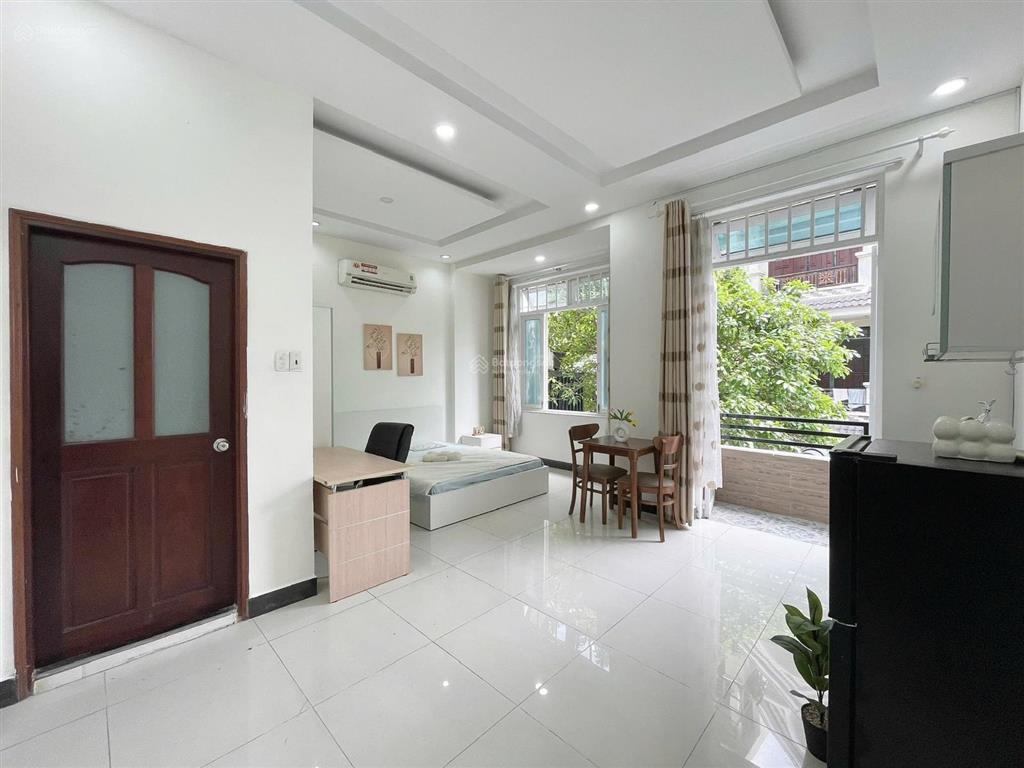 Phòng ban công 45m phổ quang full nội thất giáp phú nhuận.