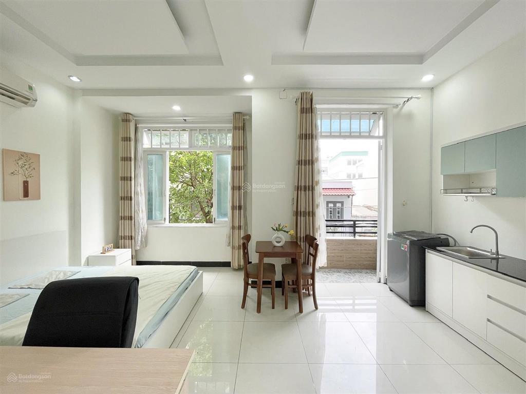 Phòng ban công 45m phổ quang full nội thất giáp phú nhuận.