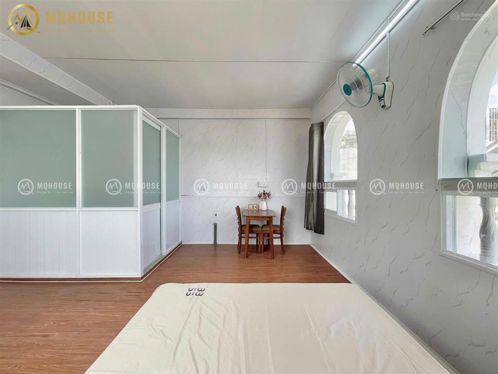 Ban công view công viên hoàng văn thụ, full nội thất, thang máy