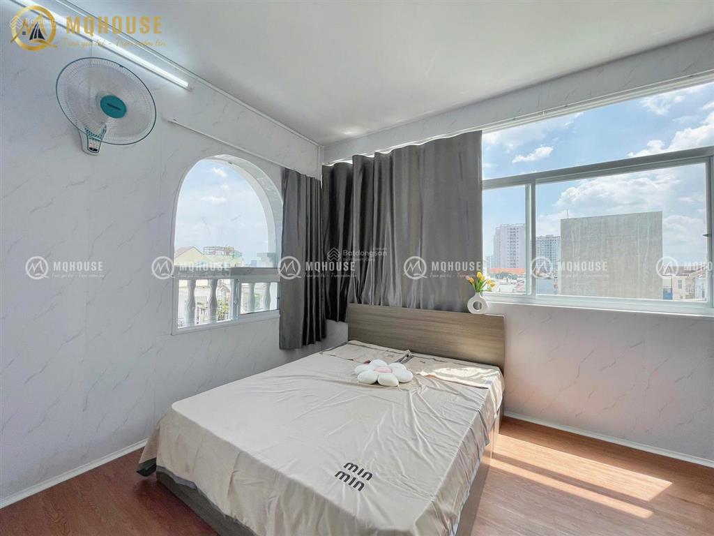 Ban công view công viên hoàng văn thụ, full nội thất, thang máy