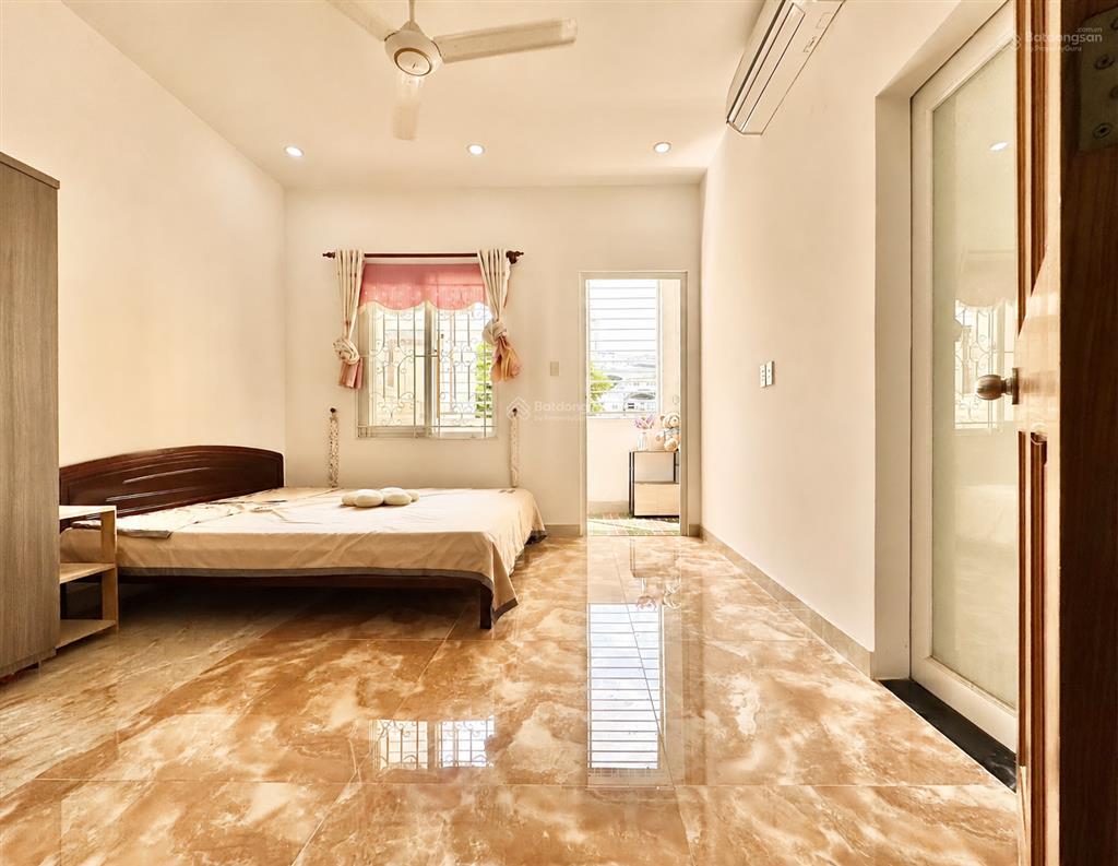Phòng tách bếp  full nội thất cộng hòa ngay etown. thang máy