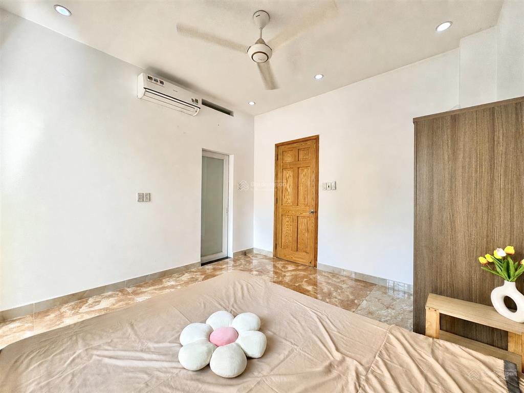 Phòng tách bếp  full nội thất cộng hòa ngay etown. thang máy