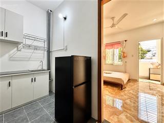 Phòng tách bếp  full nội thất cộng hòa ngay etown. thang máy