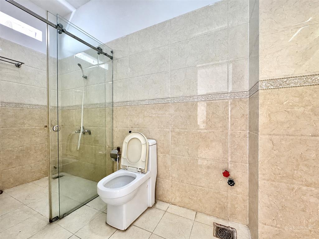 Phòng tách bếp  full nội thất cộng hòa ngay etown. thang máy