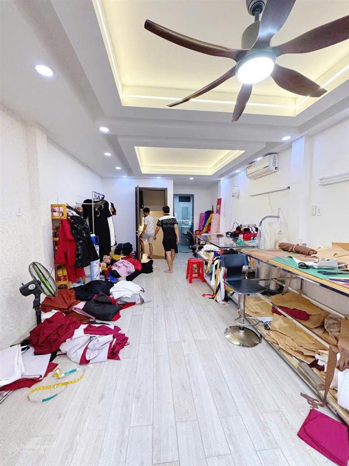 Giảm sâu 1,2 tỷ xe hơi ngủ nhà thông số vàng 4x10m, 5 tầng cách mt vài bước chân  sổ a4  chỉ 9 tỷ