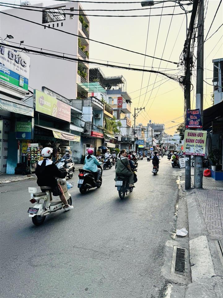 Bán gấp nhà mtkd  6 tầng dòng tiền 400tr/n dt 4,3x35 nở hậu ngay gò xoài  tân kỳ tân quý