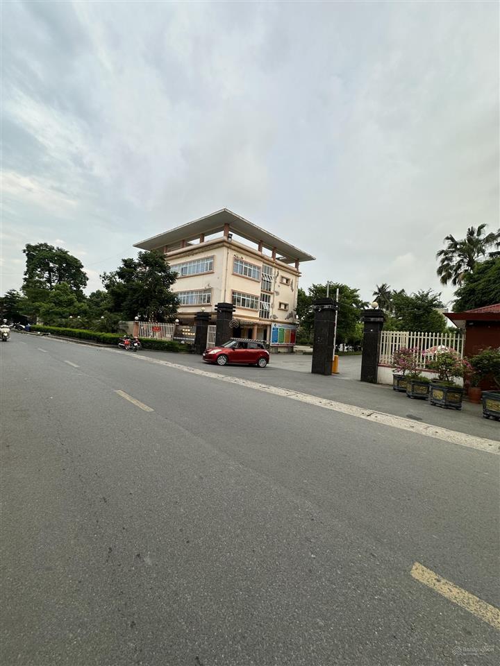 Bán nhà gần trường đại học thể dục thể thao phụng châu phường chương mỹ dt 70m2, 4 tầng lô góc mới