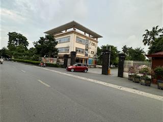 Bán nhà gần trường đại học thể dục thể thao phụng châu phường chương mỹ dt 70m, 4 tầng lô góc mới