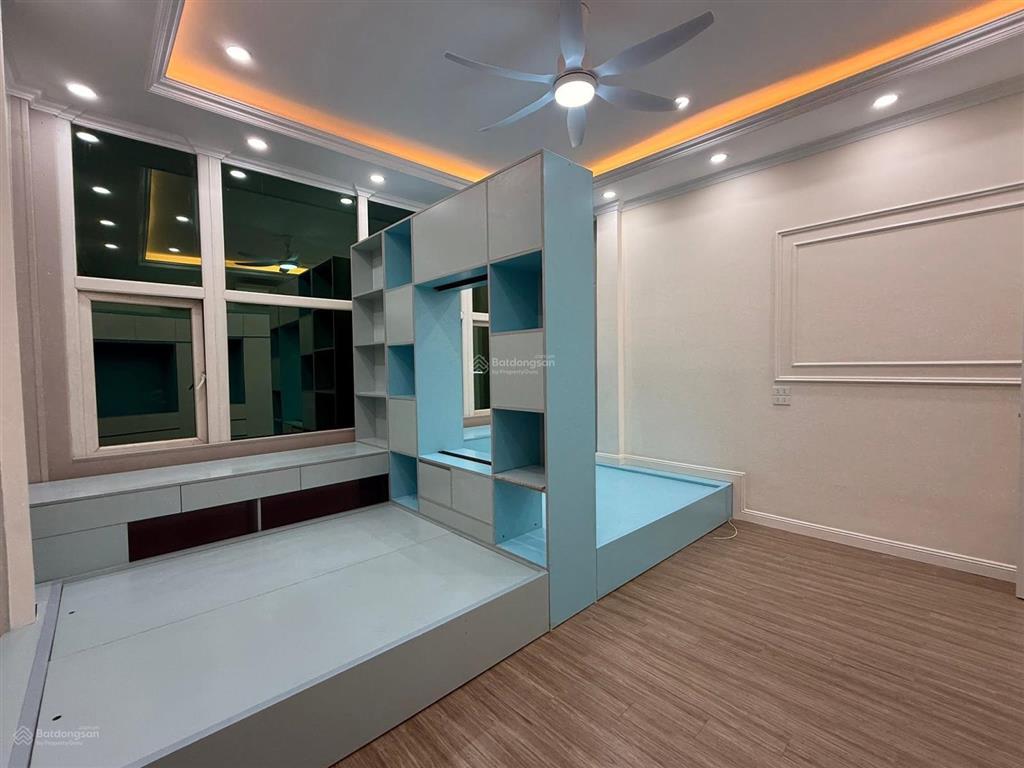 Bán gấp nhà phố cổ tô hiệu hà đông 42m, 5 tầng giá nhỉnh 9 tỷ, full nội thất xịn, gần phố