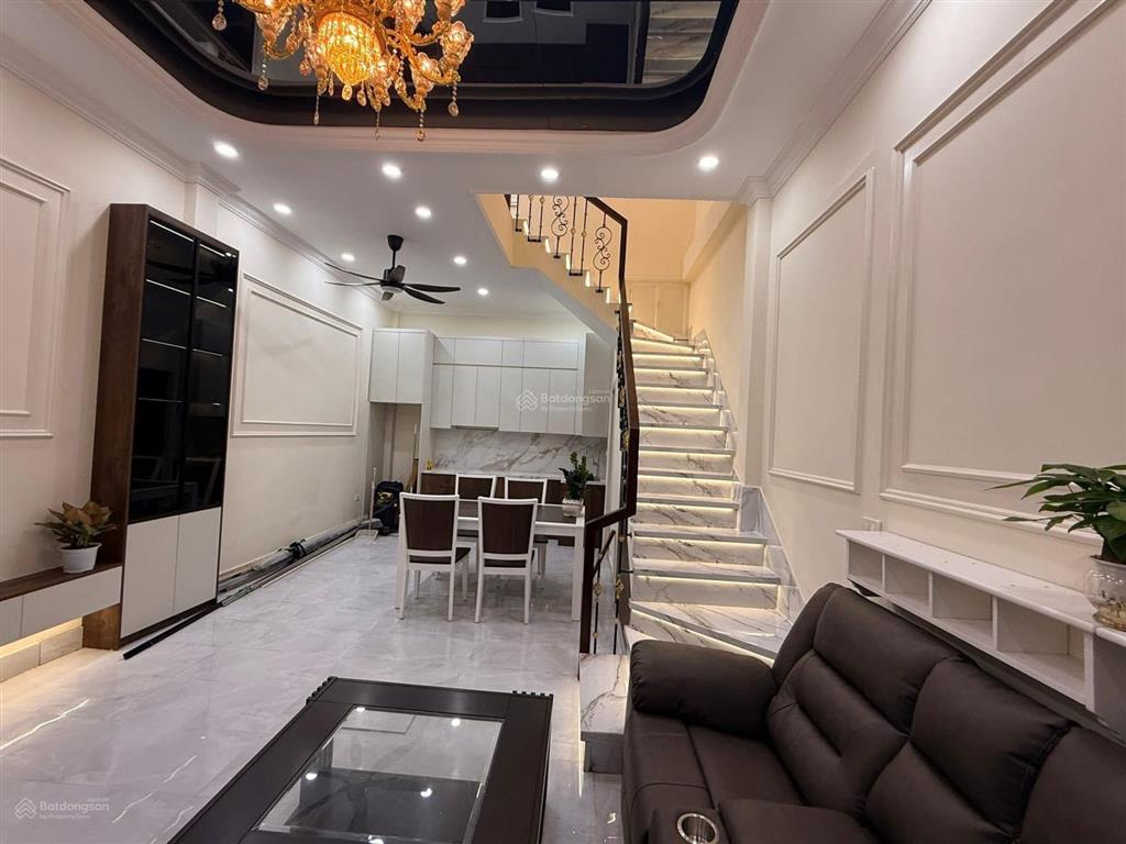 Bán gấp nhà phố cổ tô hiệu hà đông 42m, 5 tầng giá nhỉnh 9 tỷ, full nội thất xịn, gần phố