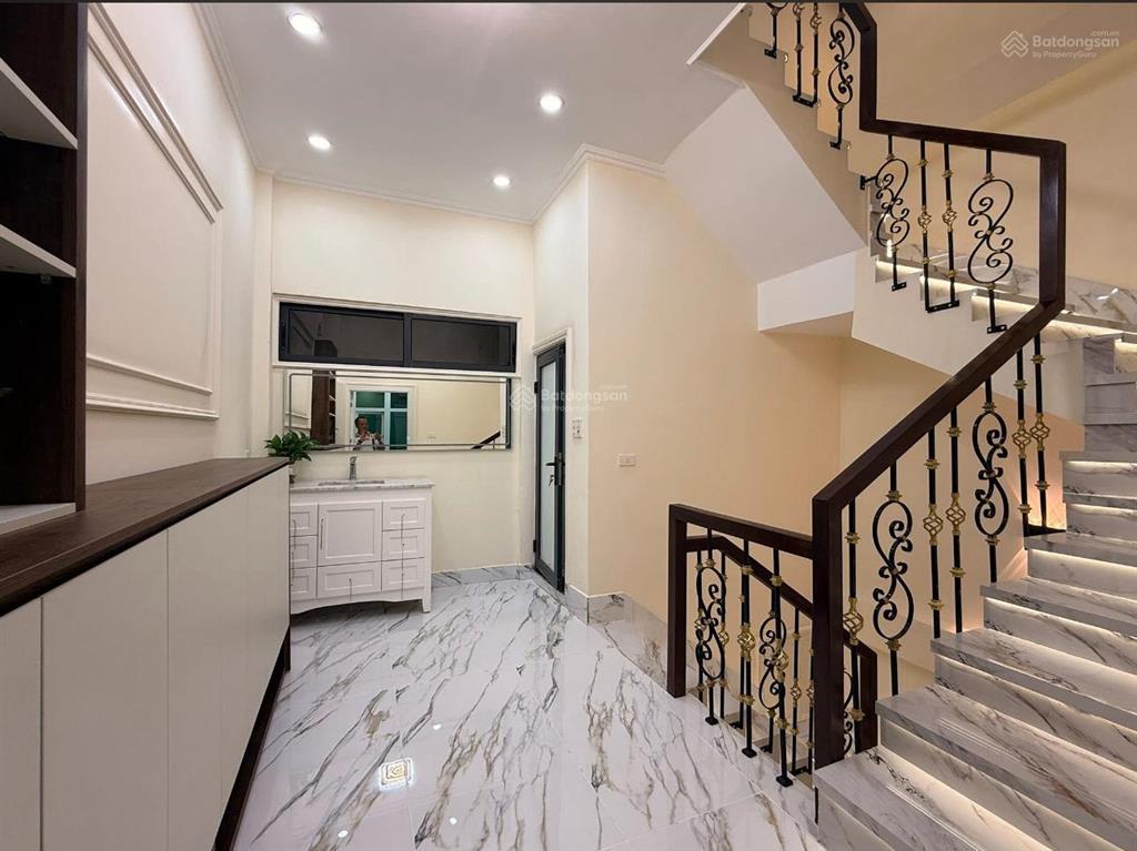 Bán gấp nhà phố cổ tô hiệu hà đông 42m, 5 tầng giá nhỉnh 9 tỷ, full nội thất xịn, gần phố